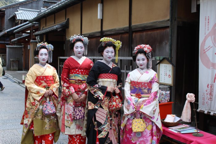 Кимоно в Японии традиционное