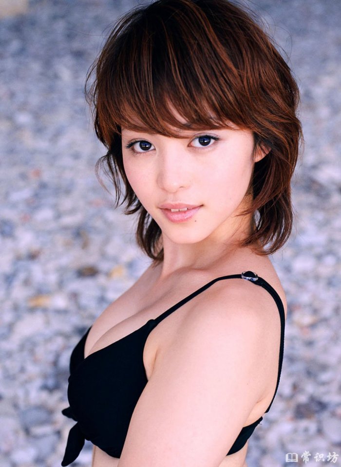 Маюко Иваса в трусиках