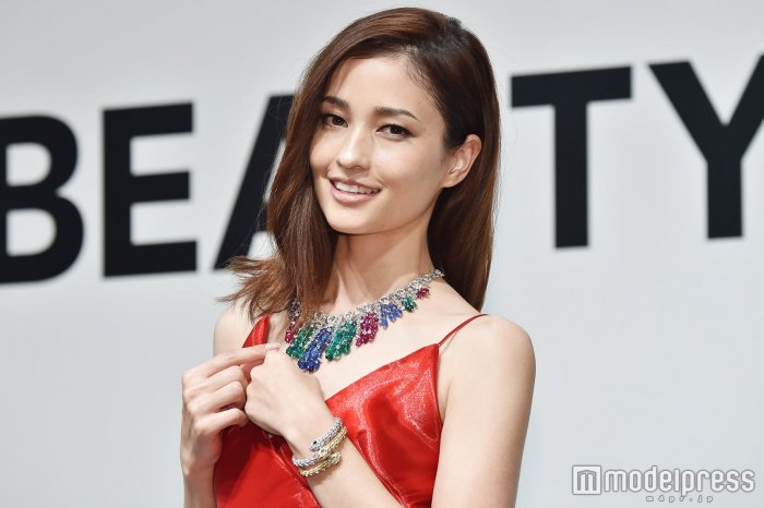 Меиса Куроки ножки