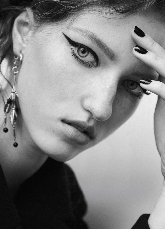 Лиза Останина в купальнике