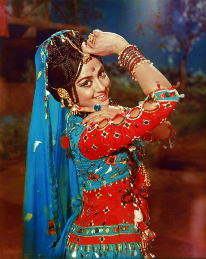 Актриса Хема малини