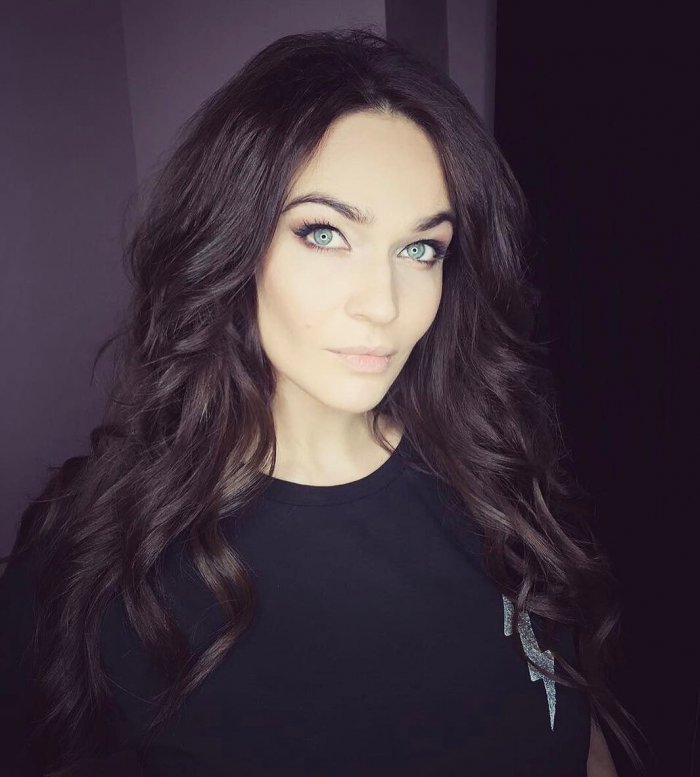 Водонаева брюнетка