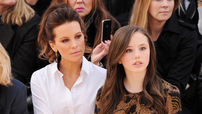 Лили МО шин и Кейт Бекинсейл