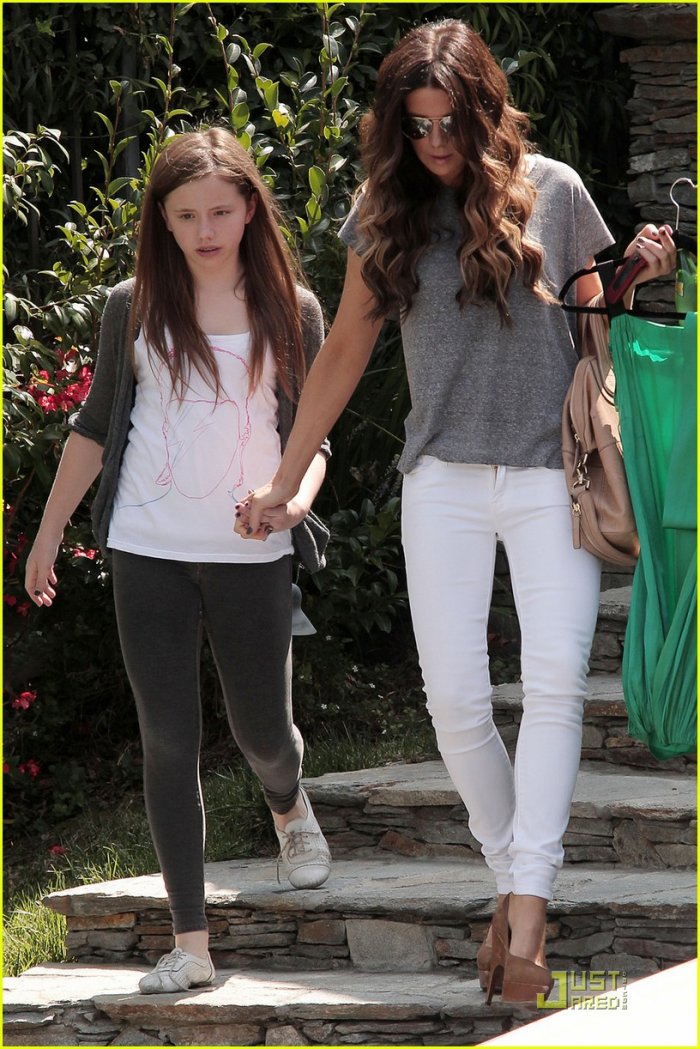 Кейт Бекинсейл с дочерью 2020