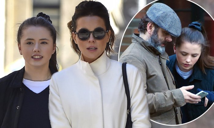 Лили ЛО шин и родители