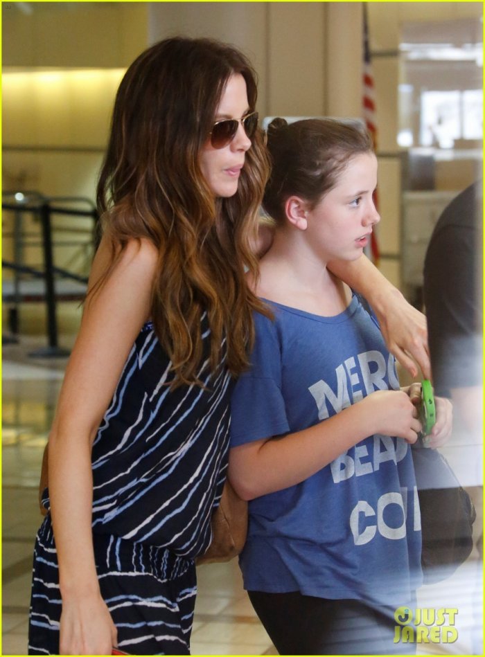 Кейт Бекинсейл с дочерью 2020