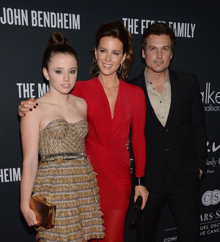 Лили МО шин и Кейт Бекинсейл 2020