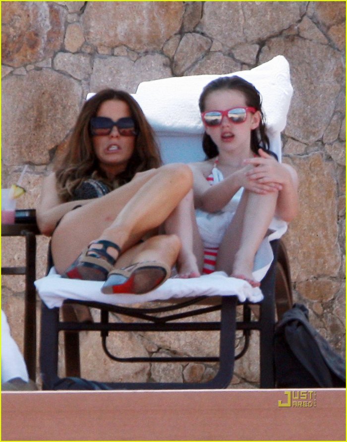 Кейт Бекинсейл с дочкой