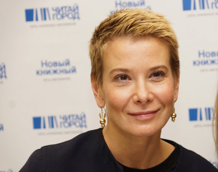 Юлия Высоцкая с короткой стрижкой