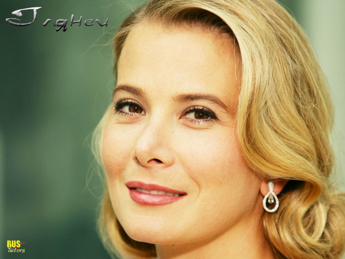 Юлия Высоцкая в фильме глянец