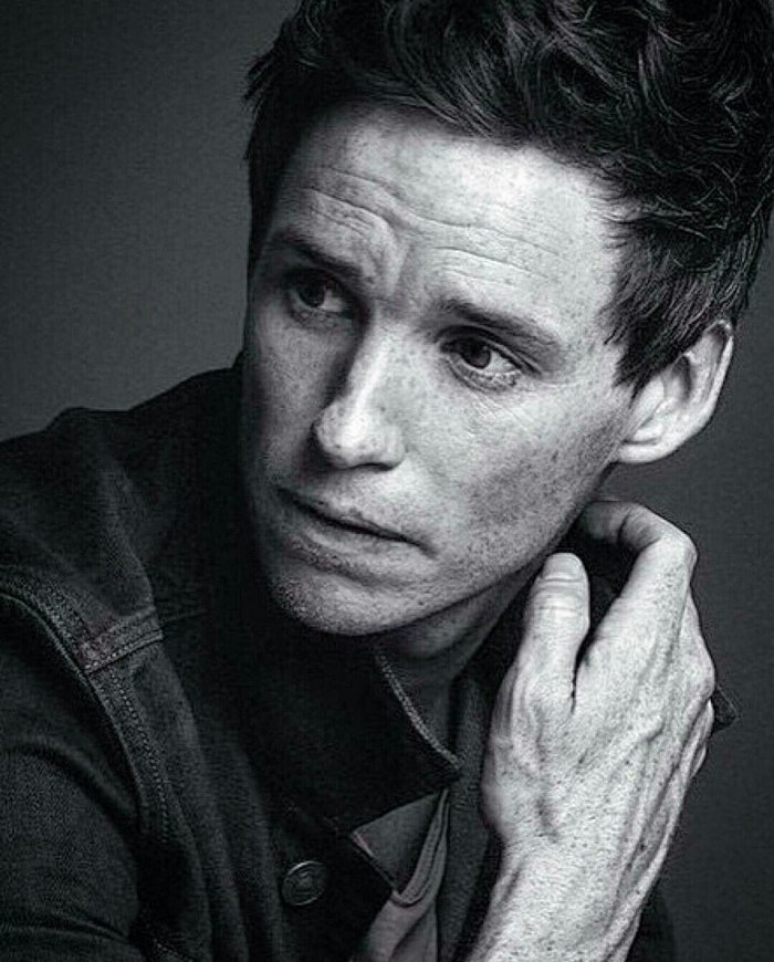 Эдди Редмэйн брюнет