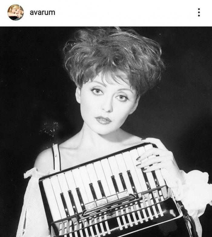 Анжелика Варум бицепс