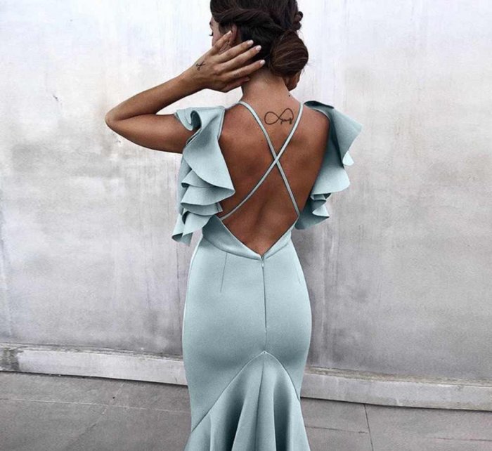 Длинное платье с открытой спиной