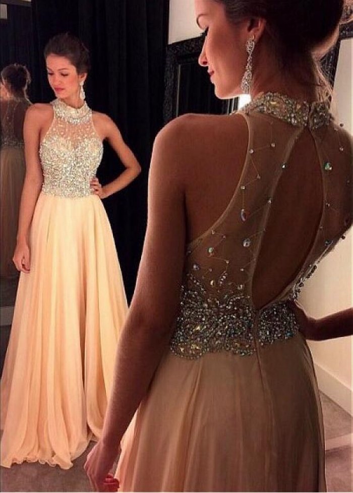 Платье с голой спиной