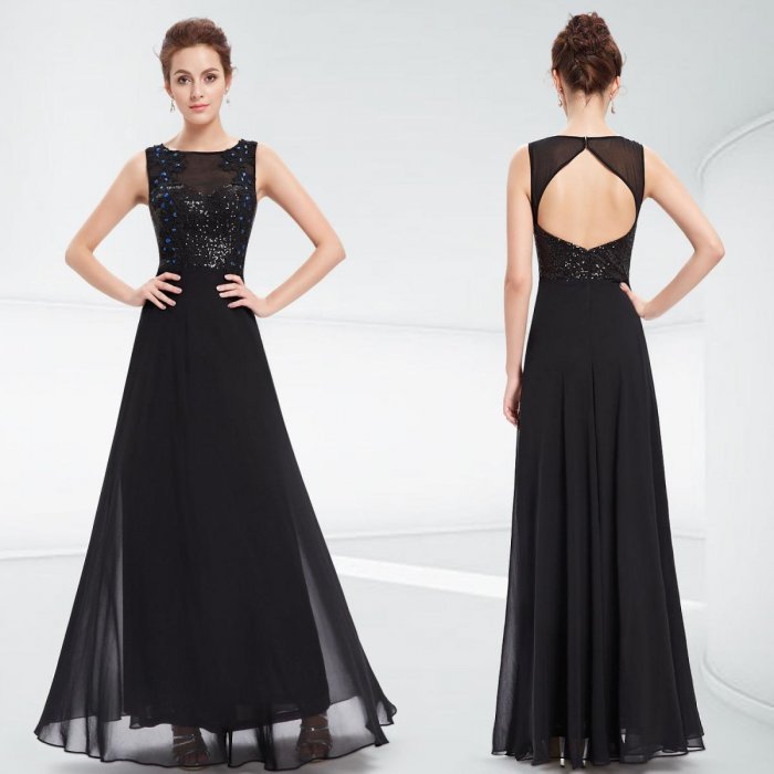 Короткое платье с открытой спиной и пышной юбкой