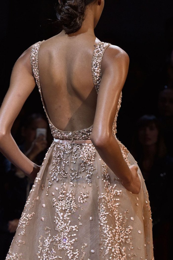 Платье в пол с открытой спиной