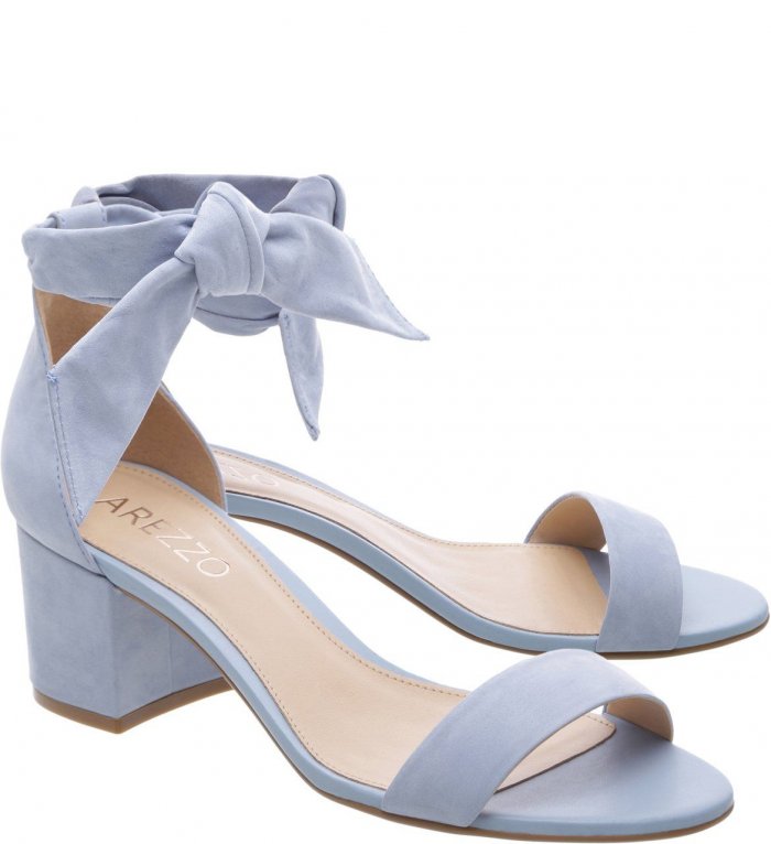 Чёрные туфли на толстом каблуке