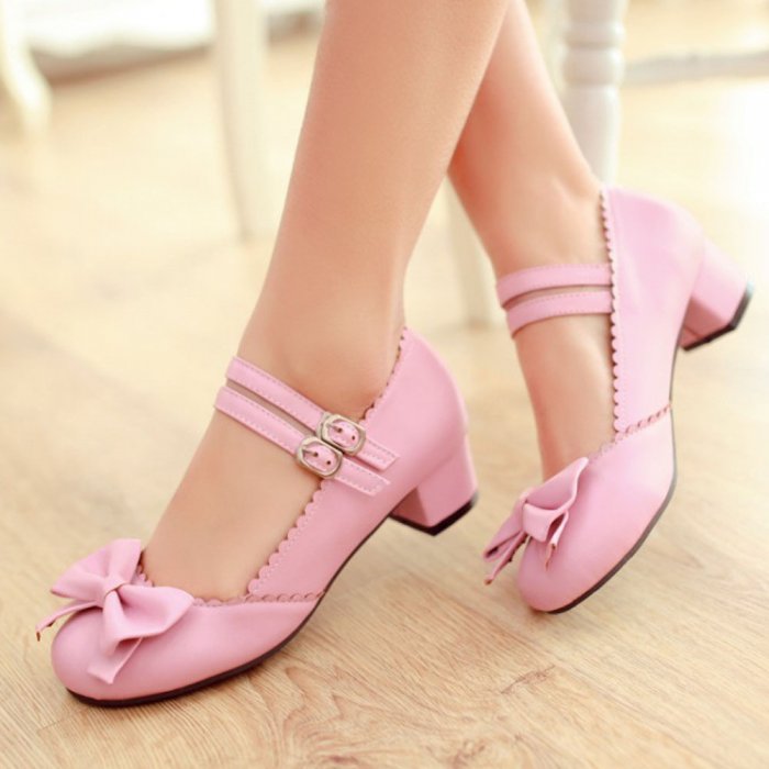 Красивые синие туфли