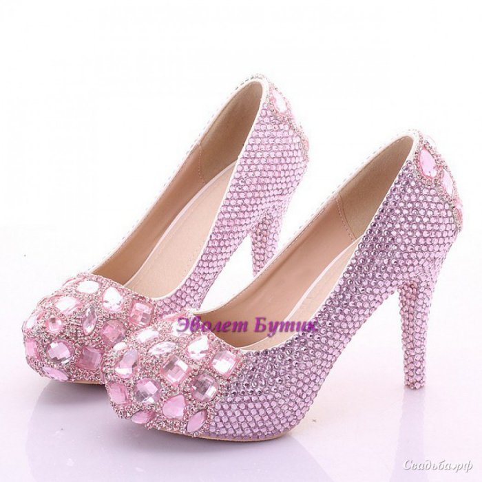 Красивые туфли на низком каблуке