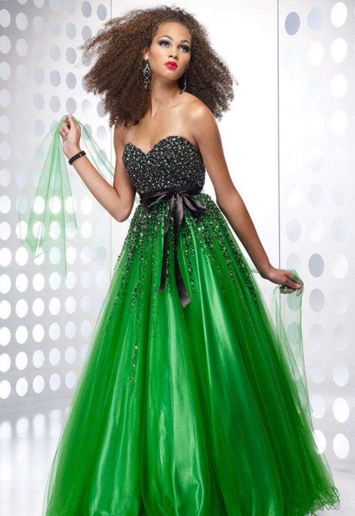 Платье с перчатками на выпускной