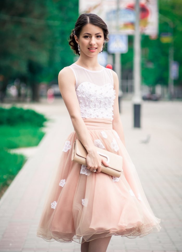 Платья на выпускной короткие