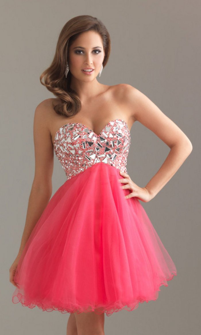 Платье цвета фуксии