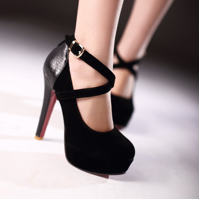 Чёрные туфли на каблуке