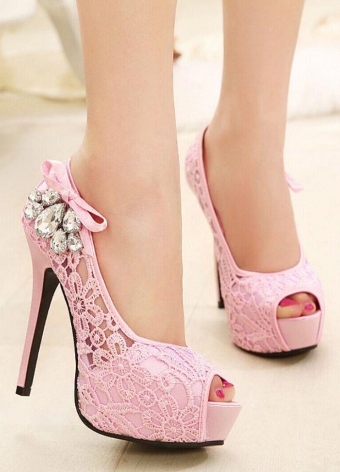 Розовые туфли на шпильке