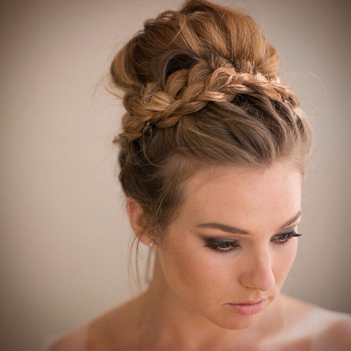 Прическа гулька