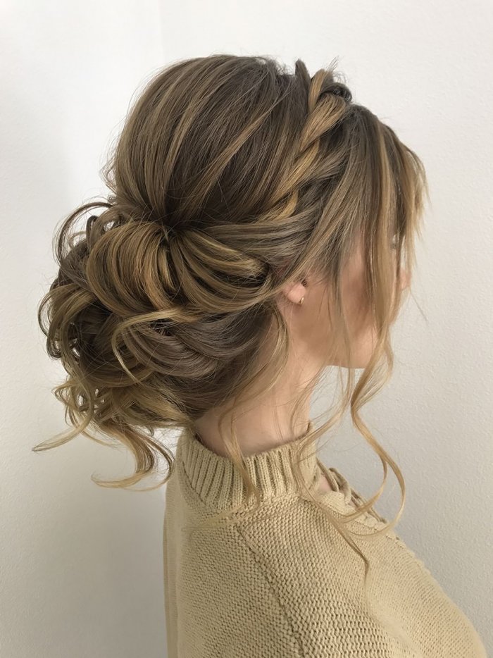 Собранный пучок прическа