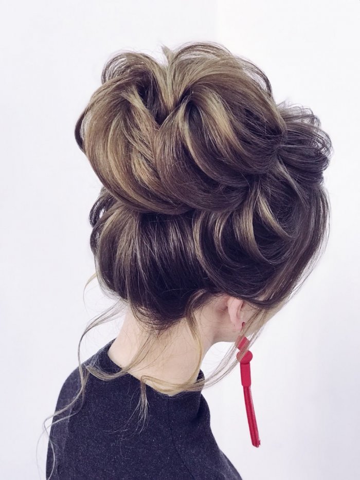 Причёски на выпускной на короткие волосы пучок