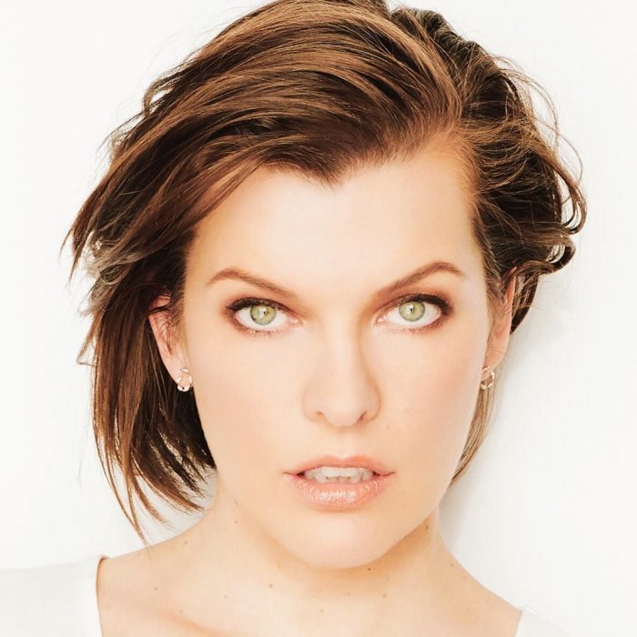 Стрижка Милы Йовович 2019