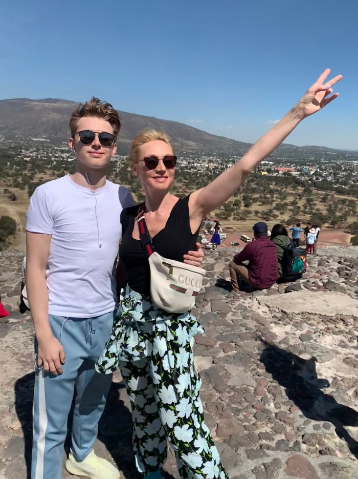 Каминг аут Дени Байсарова