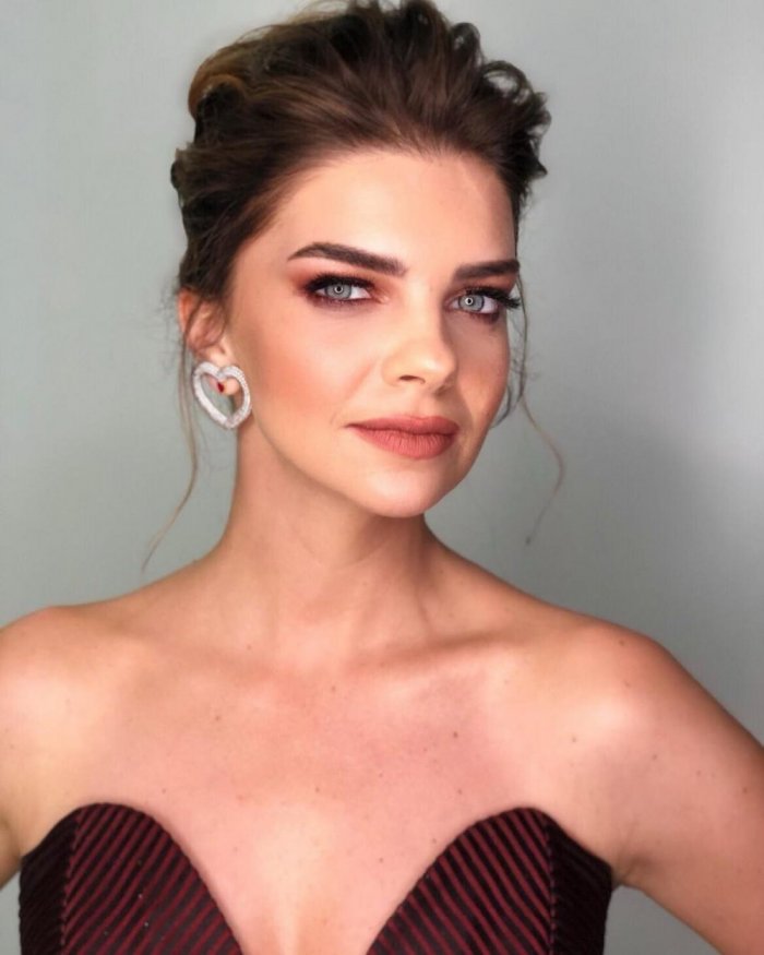 Пелин Карахан в детстве фото