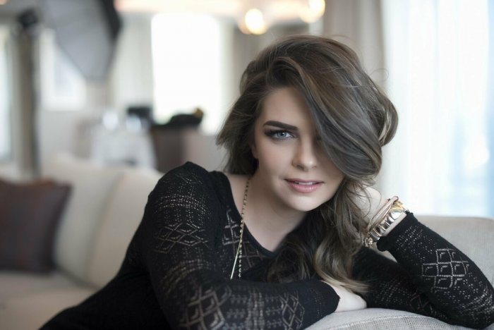 Пелин Карахан фото 2019