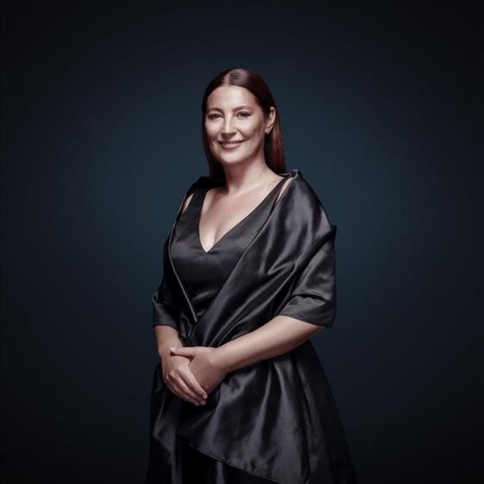 Селен Озтюрк великолепный век