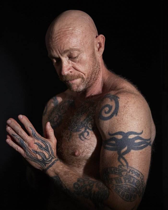 Бак Энджел (Buck Angel) с членом