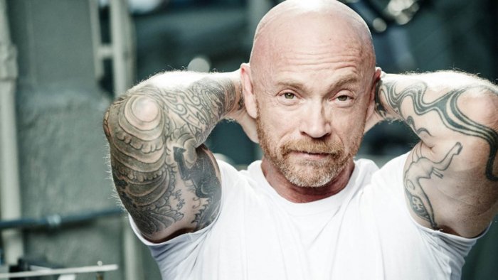Бак Энджел (Buck Angel) с членом