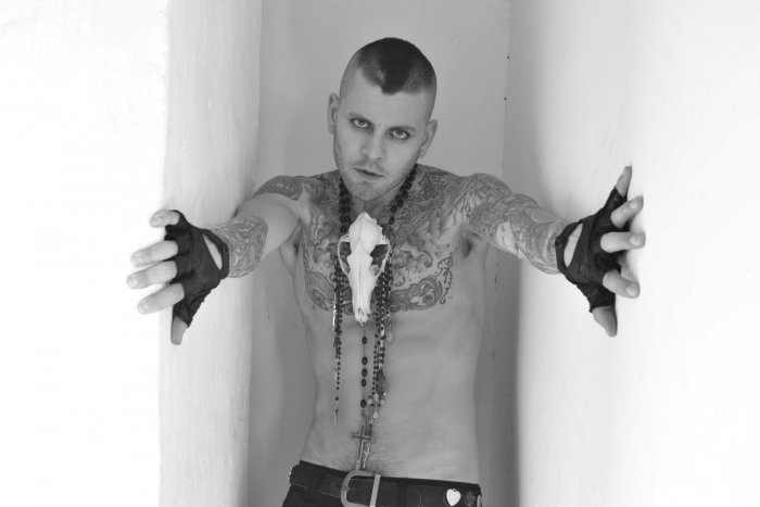 Бак Энджел до и после операции