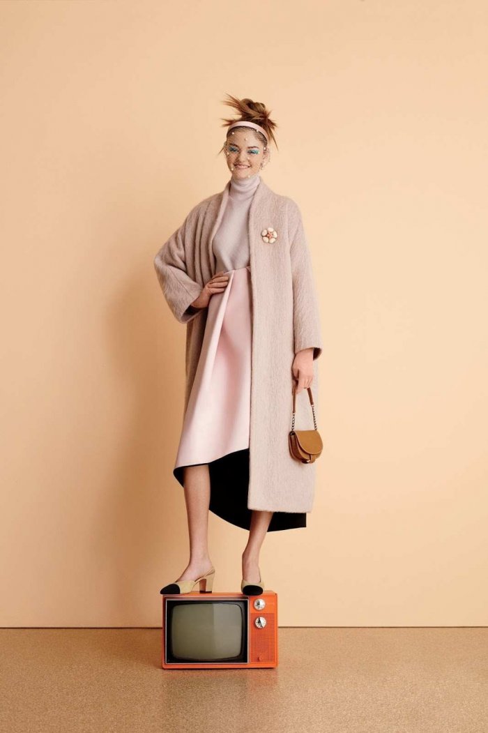 Гламурный цветок своими руками на волосы