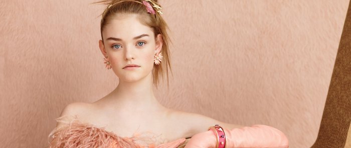 Фото в пальто для обложки журнала