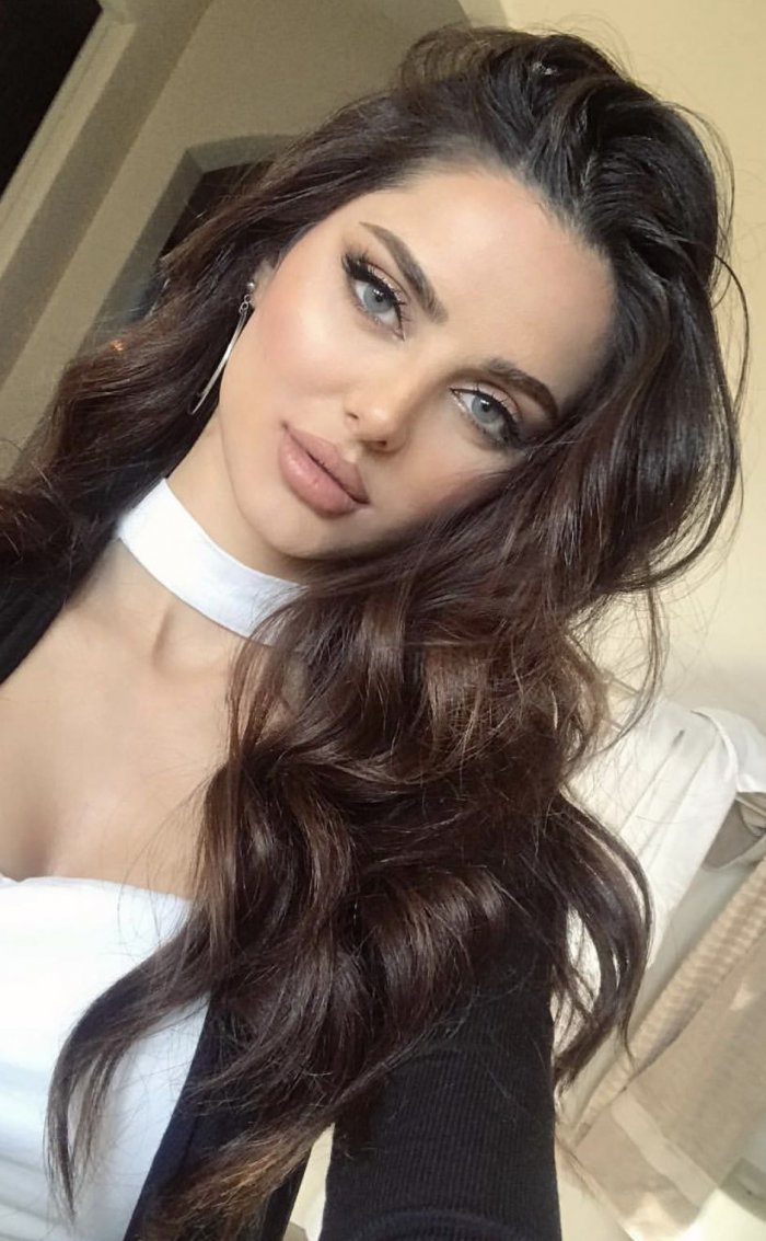 Иранская модель Mahlagha Jaberi сестра