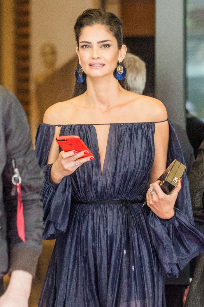 Шермин Шахривар декольте