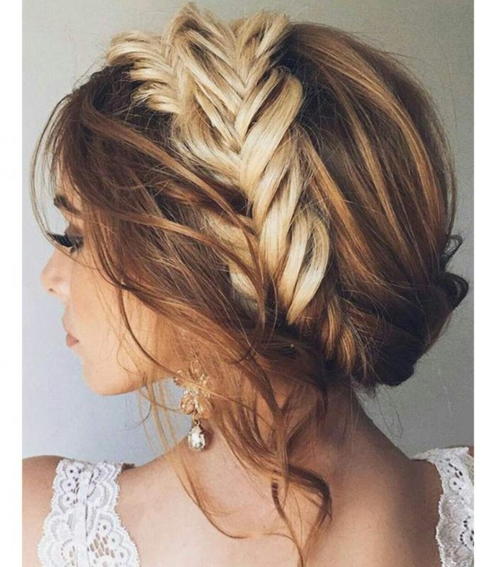 Красивые причёски на средние волосы на выпускной