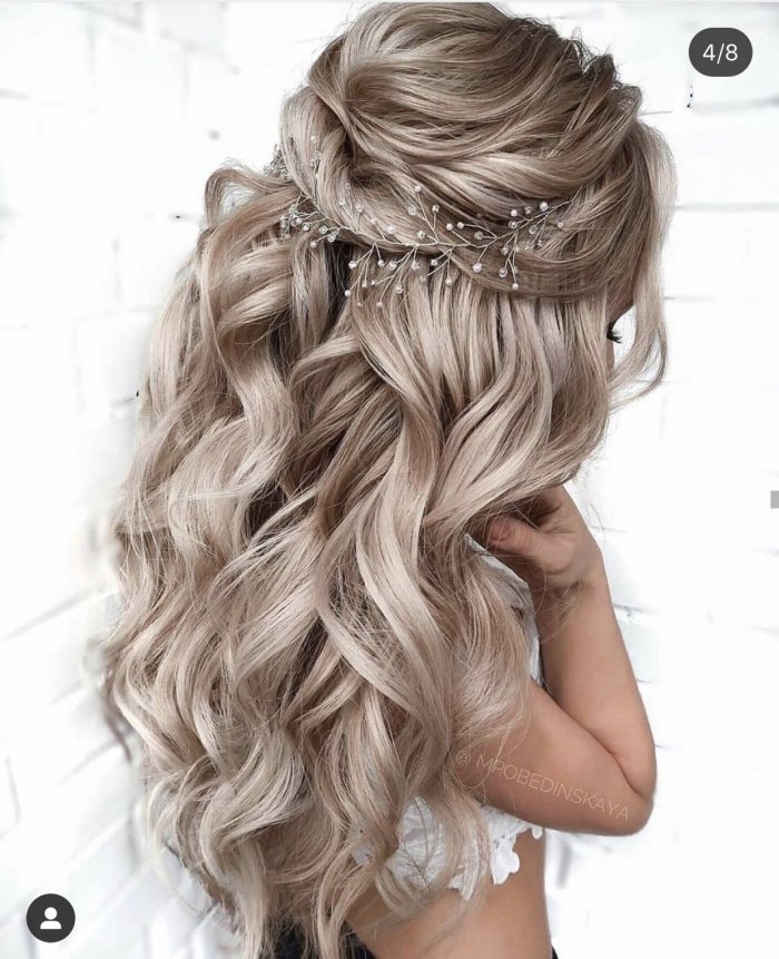 Прическа на корпоратив на длинные волосы