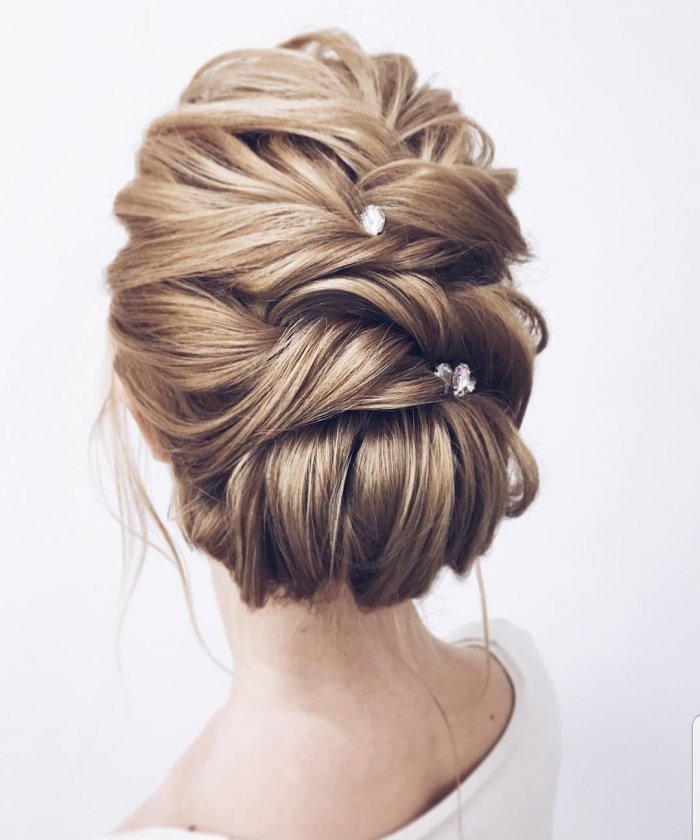 Прически на выпускной