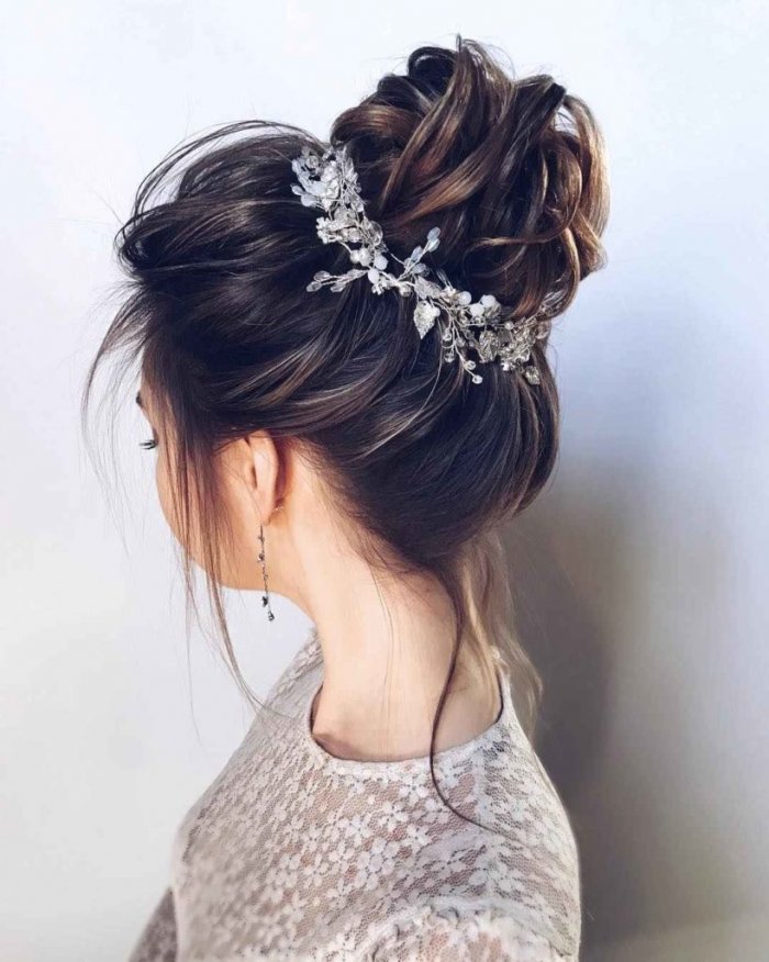 Красивые прически с локонами