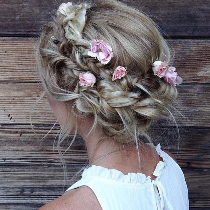 Прическа романтичный пучок