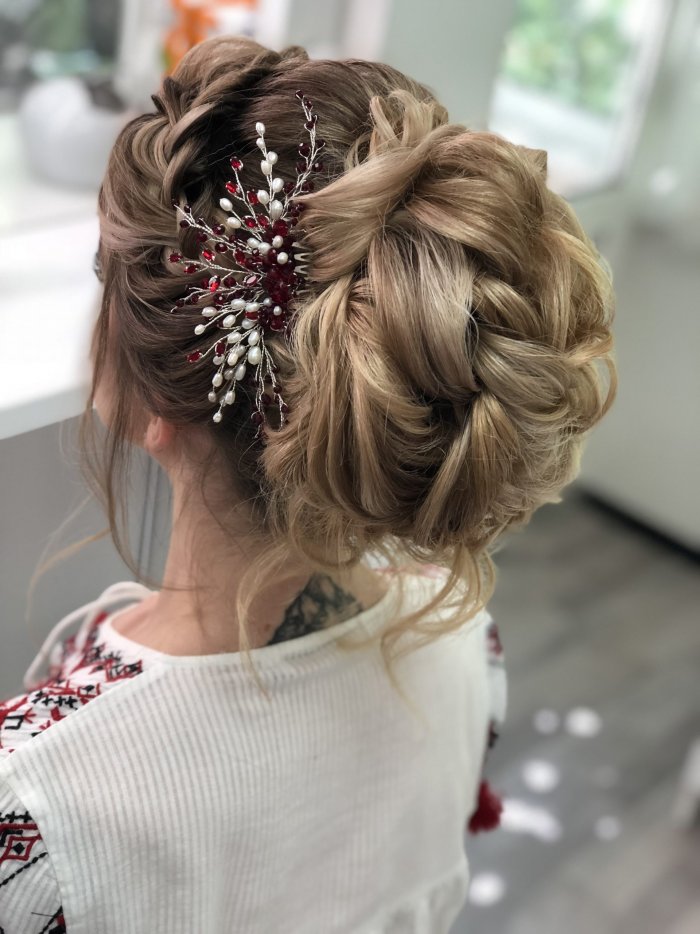 Прически на средние темные волосы