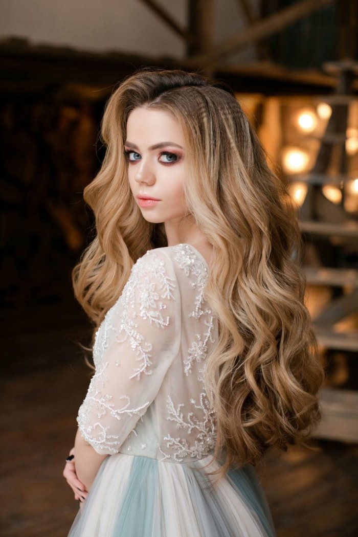 Пичек с распущенными волосами